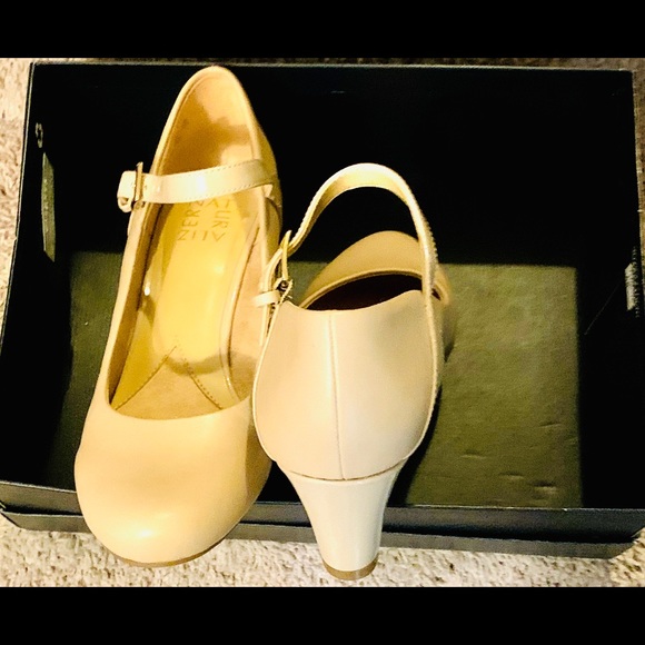 Beautiful Naturalizer wedge pump - Picture 4 of 5